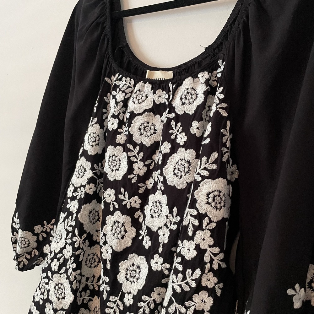 Savanna Jane Floral Embroidered Blouse Black Sz S Boho Western Eyelet Scalloped - Picture 5 of 9